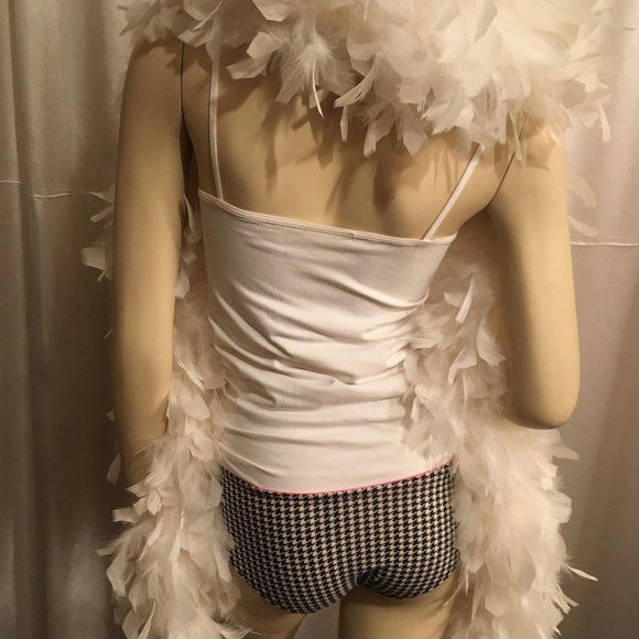 ADORABLE tank and hot shorts set with hello kitty and crystal details - Picture 4 of 14